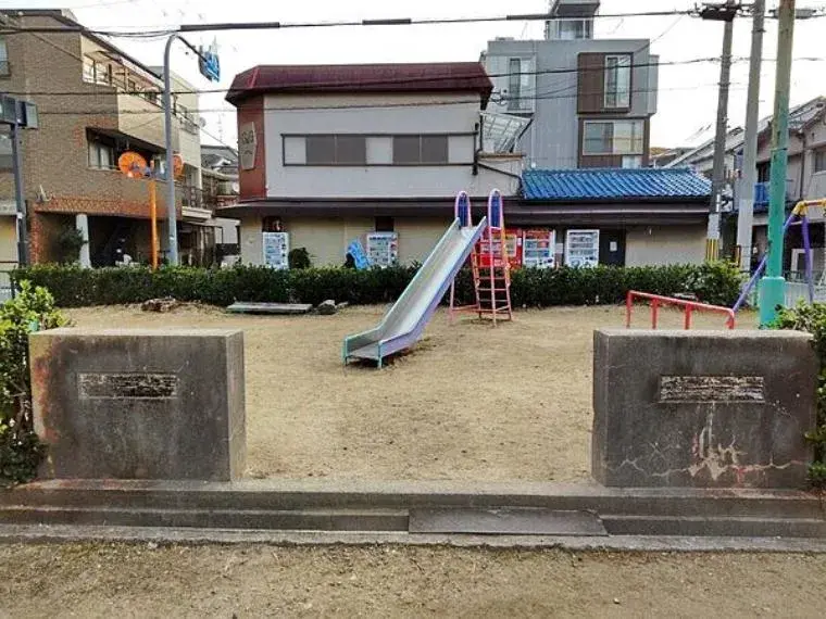 三室两厅一厨
东大阪市
大阪府 (5)