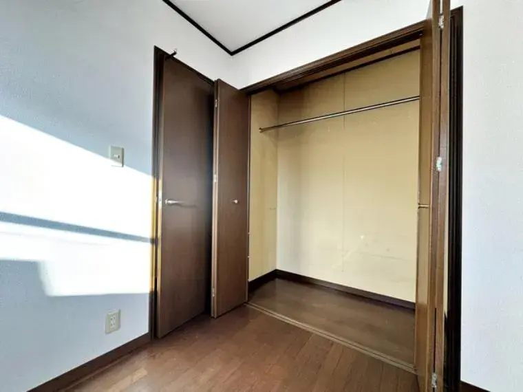 5室2厅
安城市
爱知县 (11)