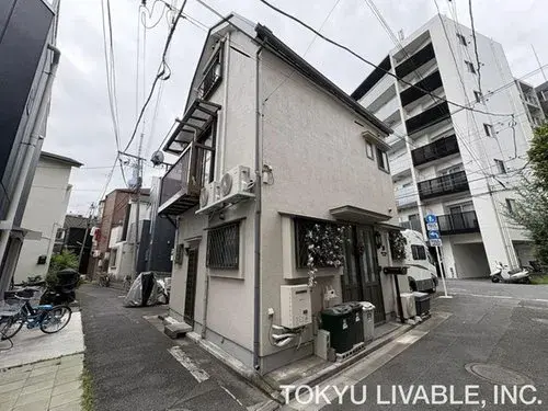 Akiya in Tokio