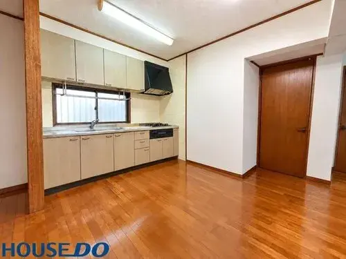 4LDK
Pueblo de Yomitan
Prefectura de Okinawa
Propiedad (12)