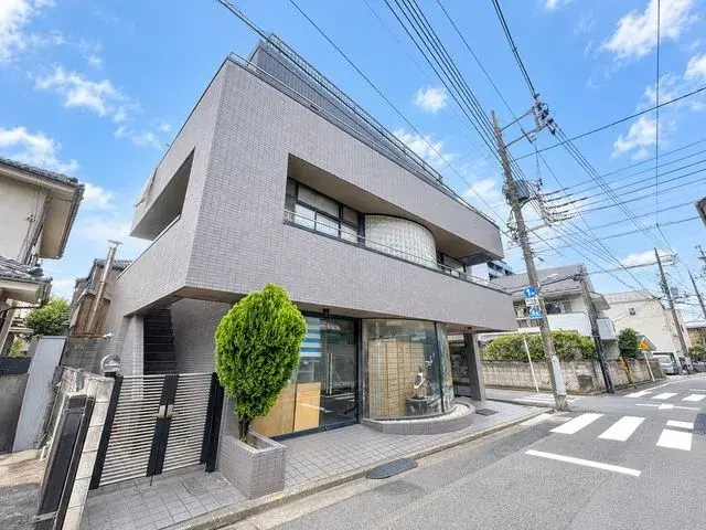 Akiya in Tokio
