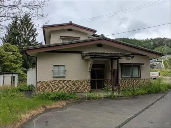 Akiya in Okaya