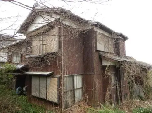 Akiya in Iyo