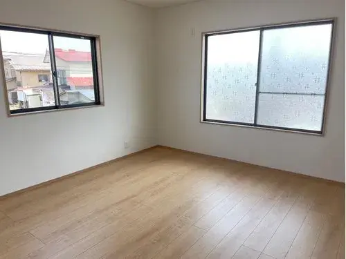 2-Story House with 15+ Tatami LDK, Tendo City, Yamagata Prefecture (3)